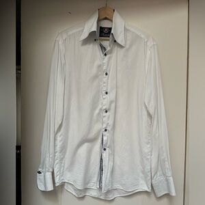 White Men’s Dress Shirt Suitable size 40 with blue accents